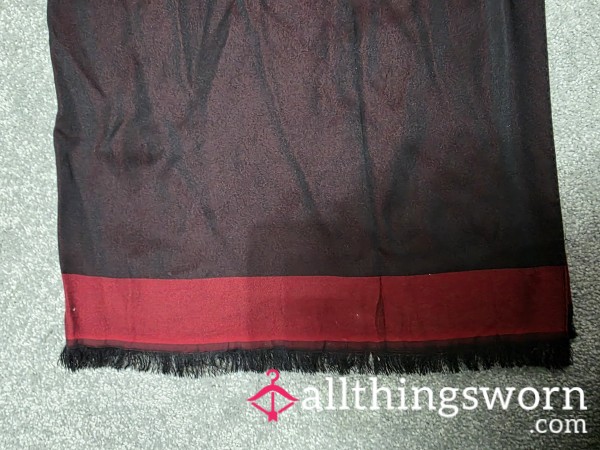 ❤️🖤 Red And Black Preloved Scented Hijab🧕🏼 ❤️🖤