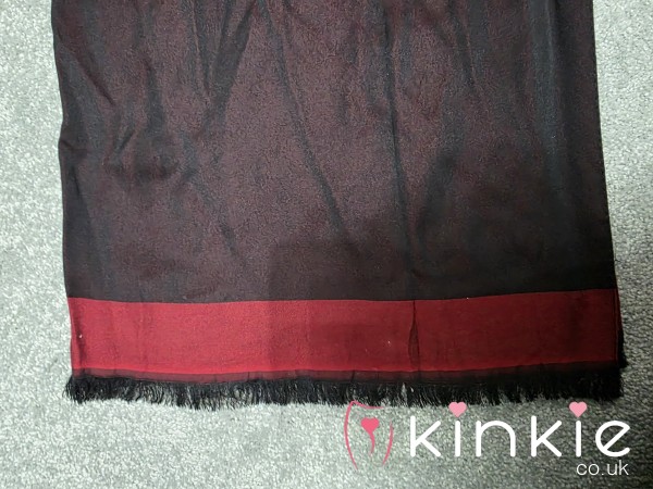❤️🖤 Red And Black Preloved Scented Scarf 🧕🏼 ❤️🖤