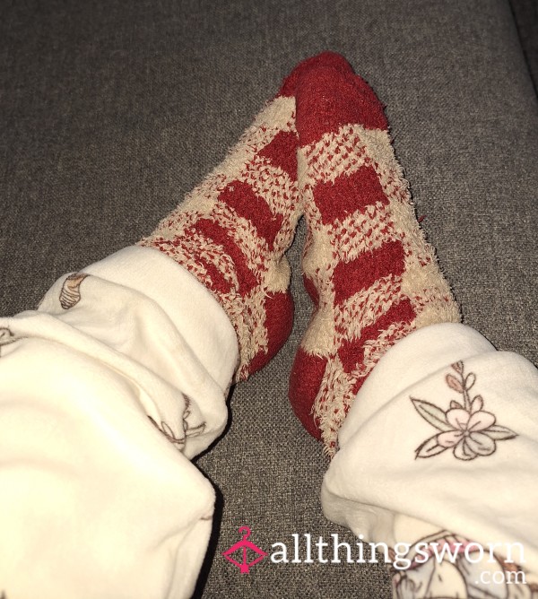 Red And Cream Patterned Fluffy Bed Socks 🧦