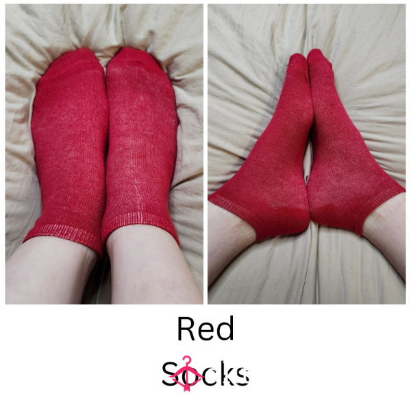 RED ANKLE SOCKS