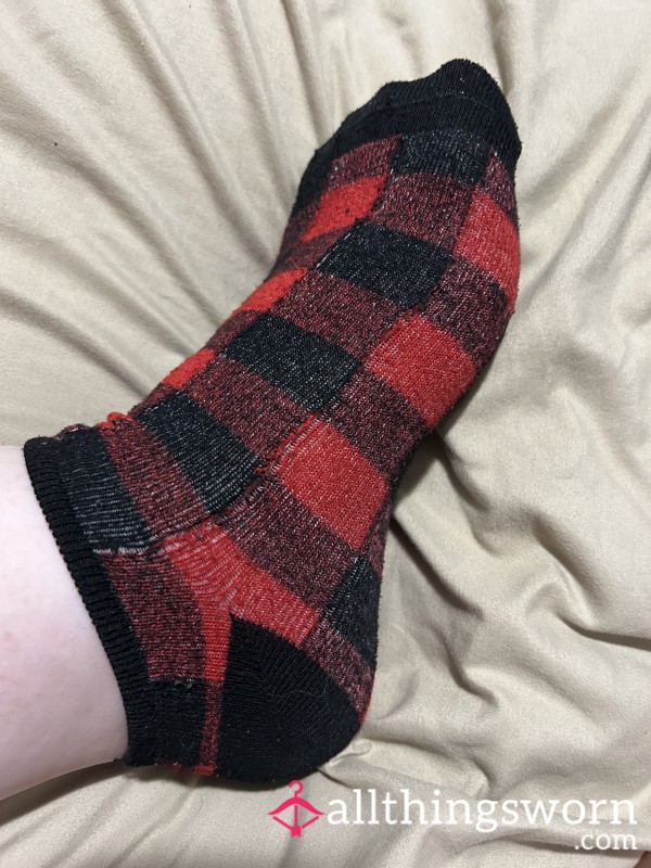~RED & BLACK CHECKERED ANKLE SOCKS~