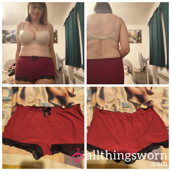 Red Boxer Style Knciekrs