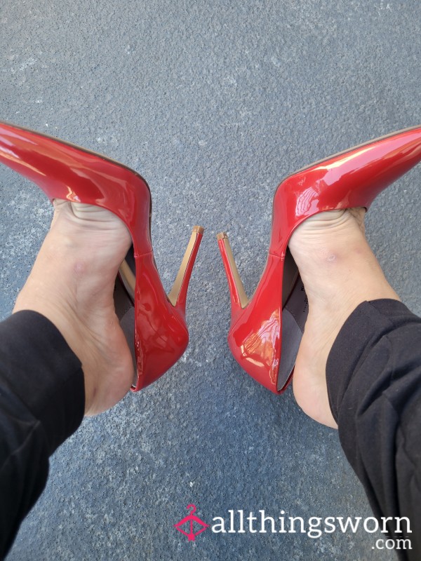 Red Charles David Pumps