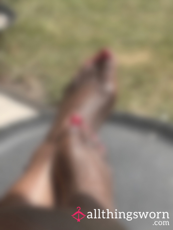 Red Hot Toes, Basking In The Sun 🔥