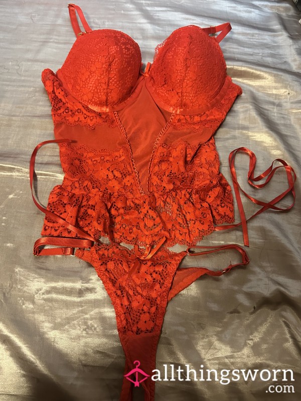 Red Lacy Set