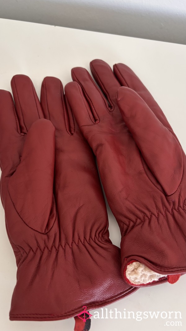 Red Leather Gloves With Fur Inside (S) Comes Played In 🥵