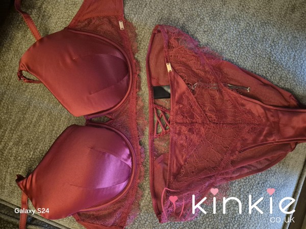 RED SILKY SATIN SOFT AND SMOOTH M&S 2 PIECE SET WITH LACE