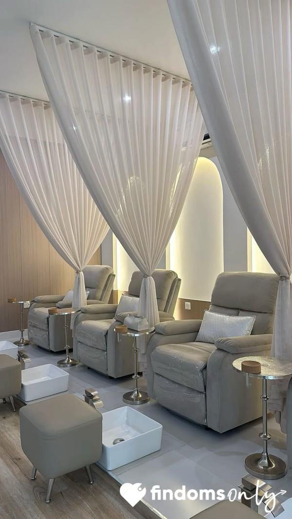 Mani + Pedi
