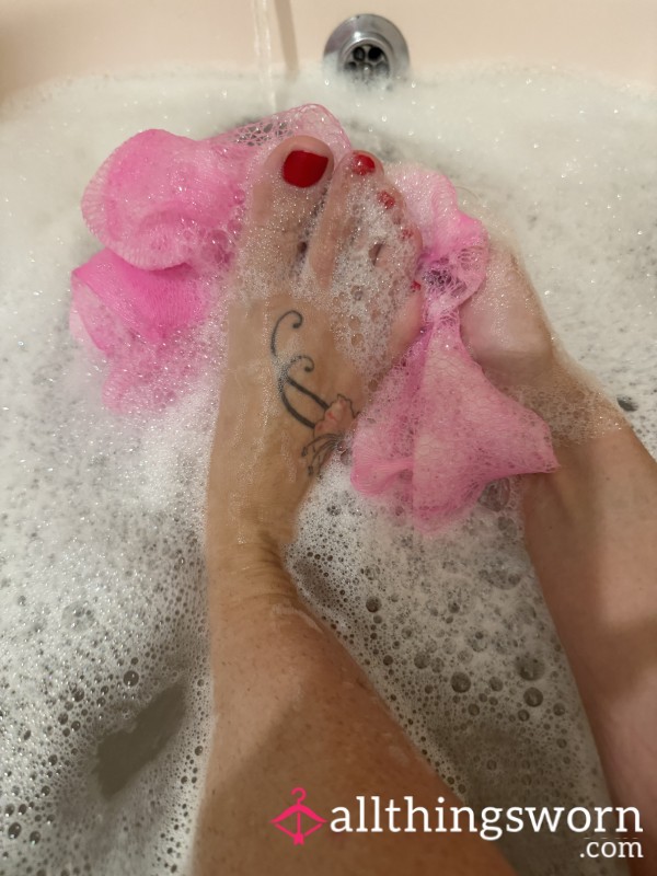 Red Soapy Toes 💕