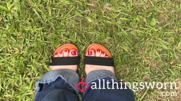 Red Toes Meet Green Gra**