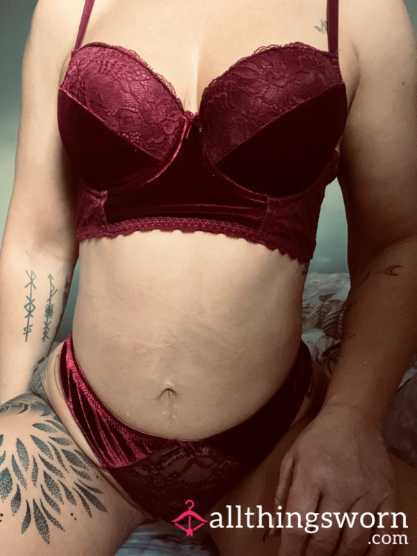 Red Veltet Bra And Lingerie, Ready For Customisation 😈