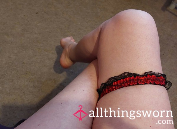 Red/black Worn Garter