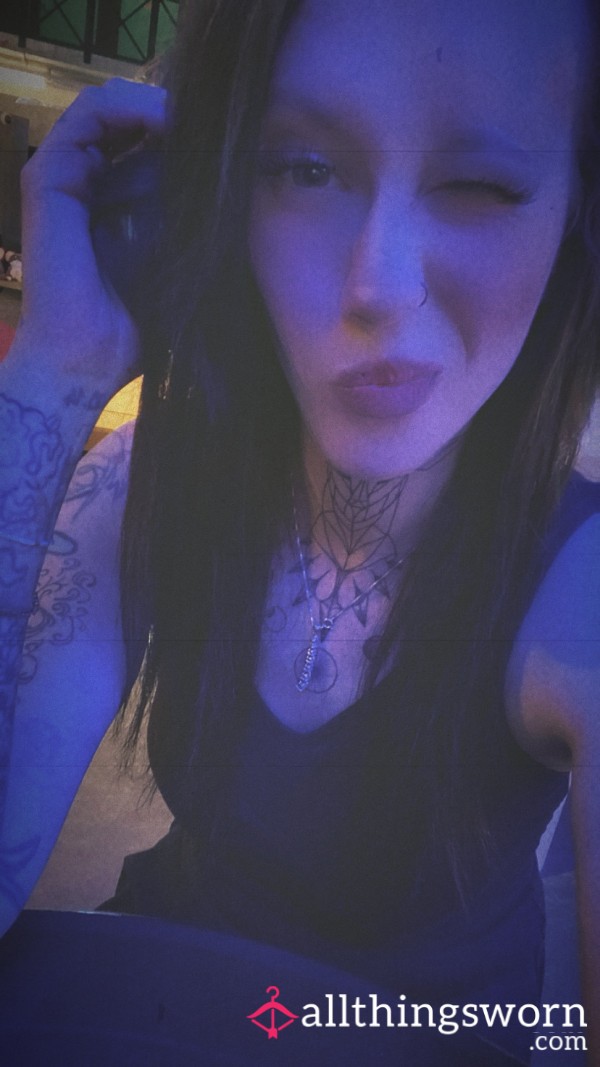 Regarde Moi Branler ça Bite Avec Mes Pieds