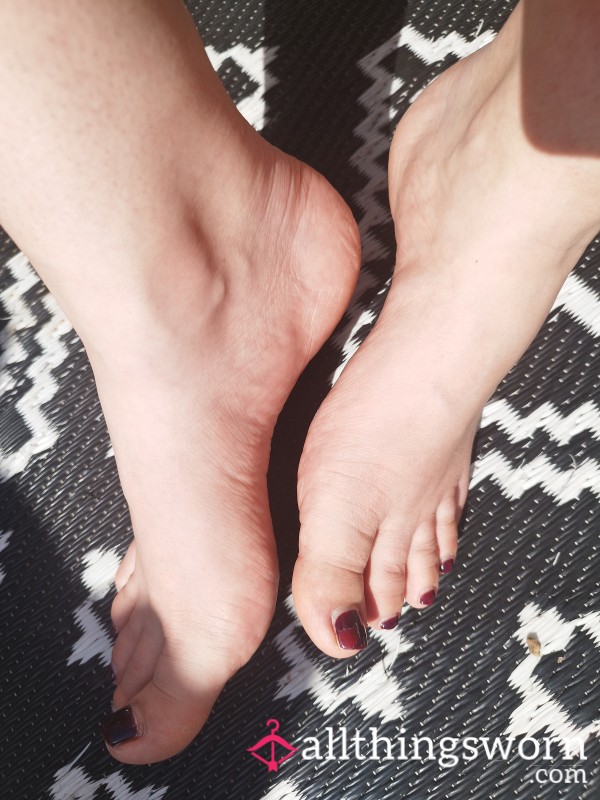 Relaxing Barefoot In The Summer Sun 🌞