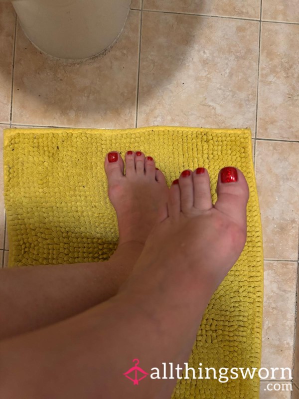 Relaxing Bath For Feetlovers Only