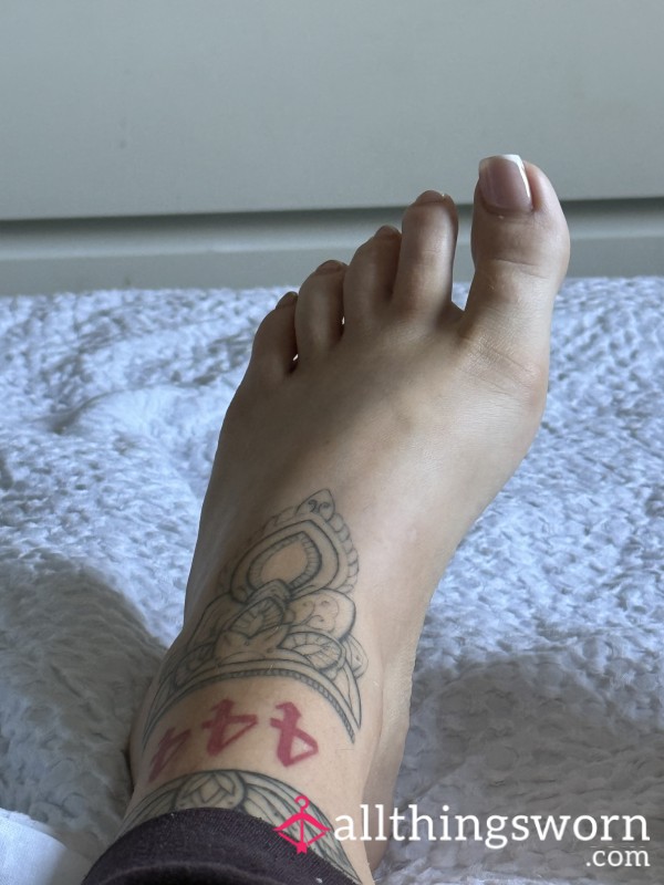 Relaxing On My Fresh Sheets - Close Up