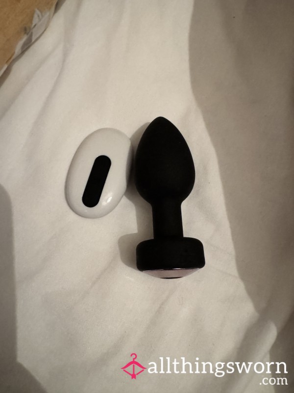 Remote Control Vibrating Big Bu*t Plug