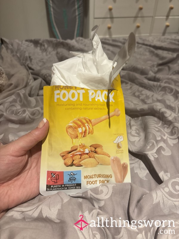 Removal Of Moisturising Foot Mask