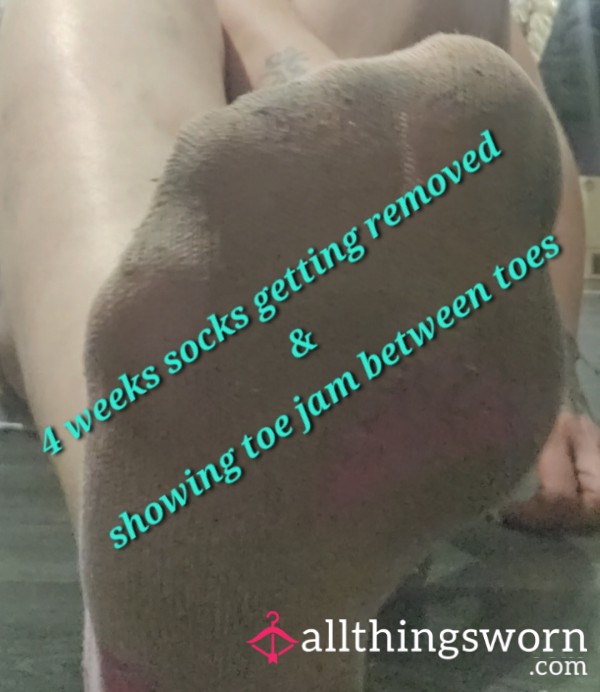 Removing 4 Week Worn Socks & Showing You Toe Jam Between Toes