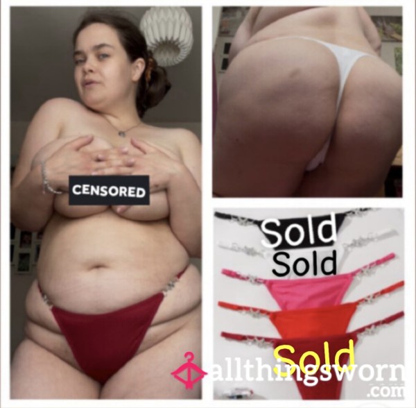 Ribbed Cotton Thongs With Bu*terfly Chain Detail 🦋