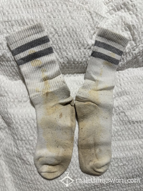 RIPE & DESTROYED WHITE SOCKS