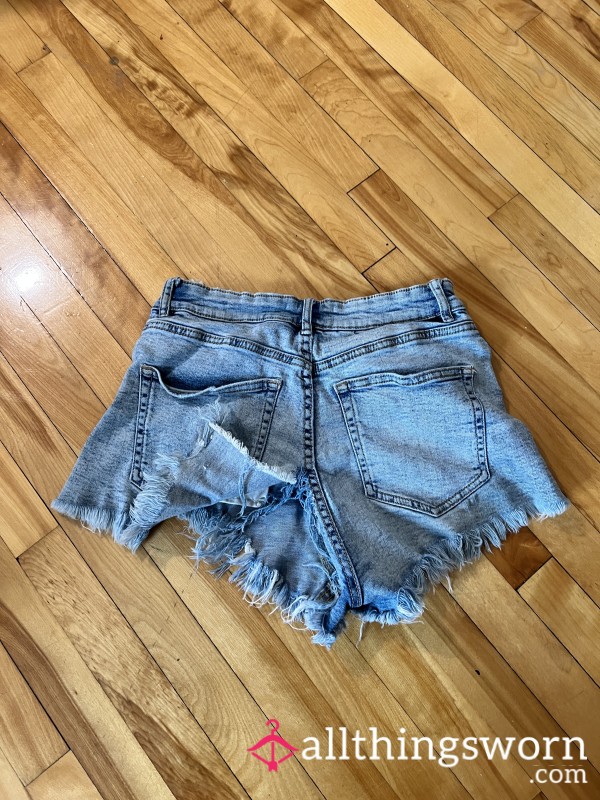 Ripped Denim Booty Short - 🍑💥