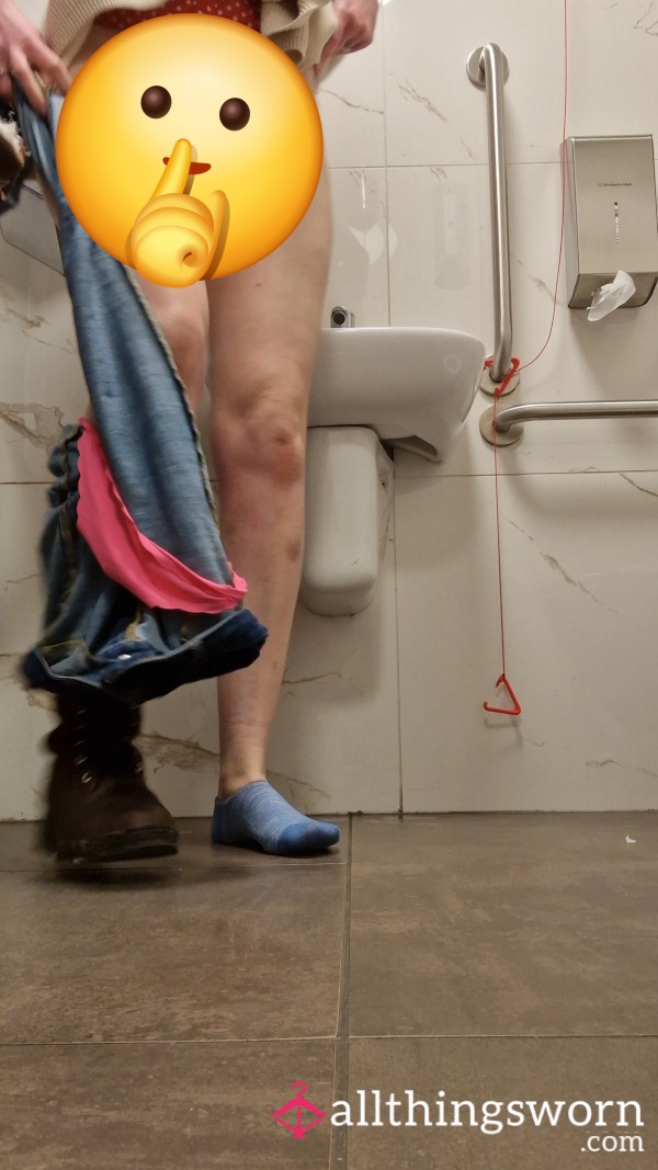 Risky P** In A Public Sink 🍋🤔
