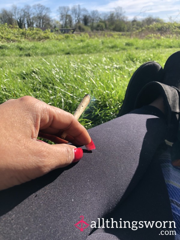 Roll Up And Chill With Nakitah 🚀  Virtual Smoking Sesh 🍃