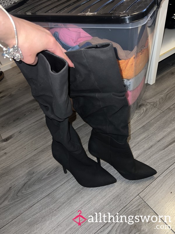 Rouged Black Boots