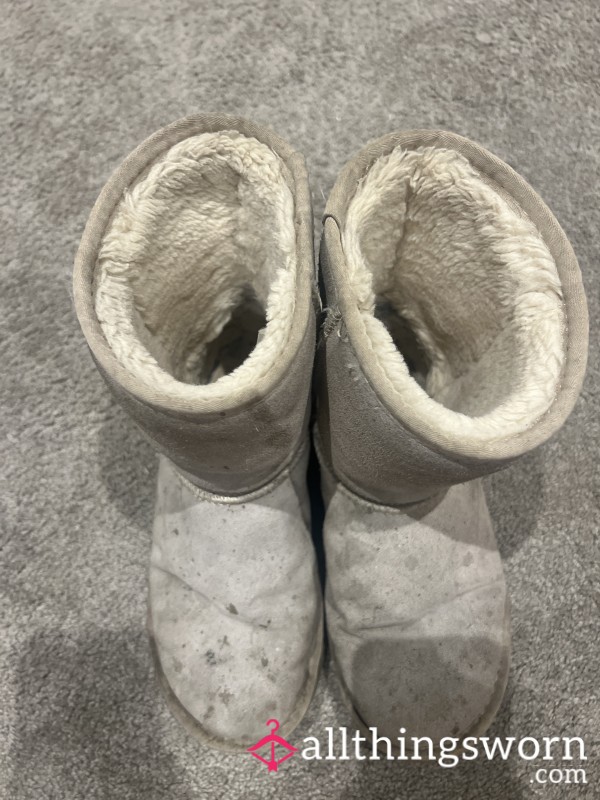 UGG Boots Drenched In Bustybeth69’s Goddess Filth – Lick The Dirt Off My Size 6 Soles, Pig