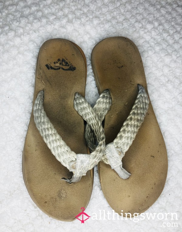 Roxy Flip Flops! Size 6
