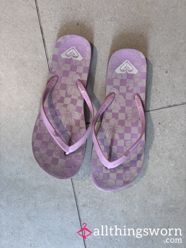 Roxy Flip Flops Size 8 Extremely Worn