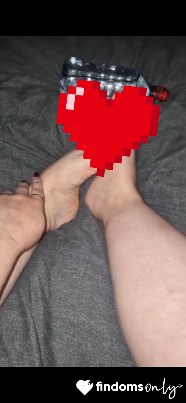 Rubbing My Lightly Oiled Feet Together 🤤🤤🧁