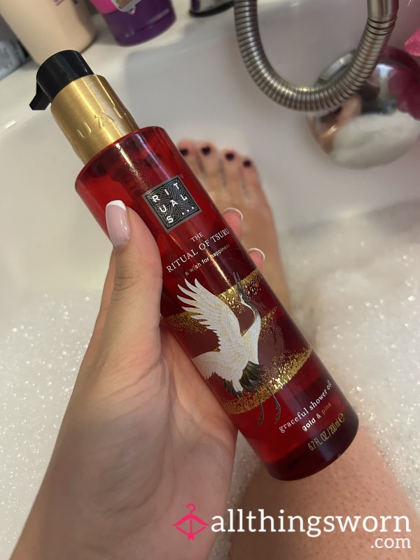 Rubbing Shower Oil Into My Feet After A Hard Flight ✈️🔥