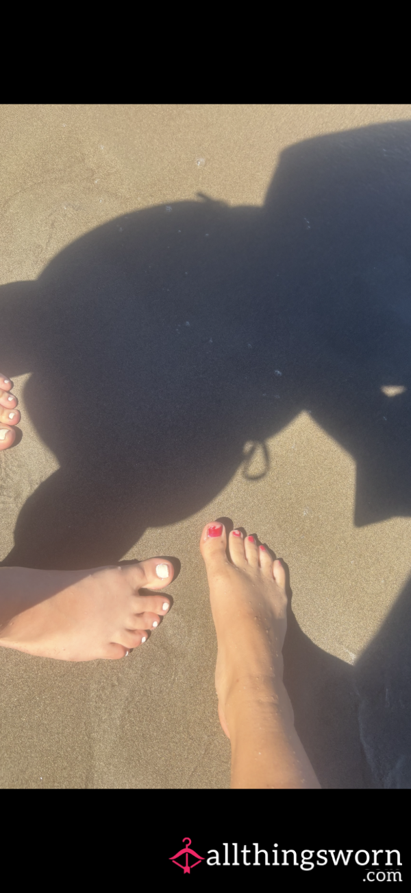 Rubing Sandy Wet Feet On A Public Beach In Spain. 🏖️👣