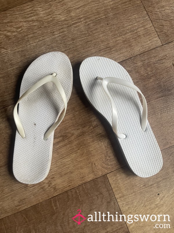 Rugby Shower Flip Flops 🩴 / Shower Flipflops / Worn White Flip Flops 🩴 / Rugby Players Worn & Borrowed / 📦 UK Delivery Included - 📸 Photos Included 🔥