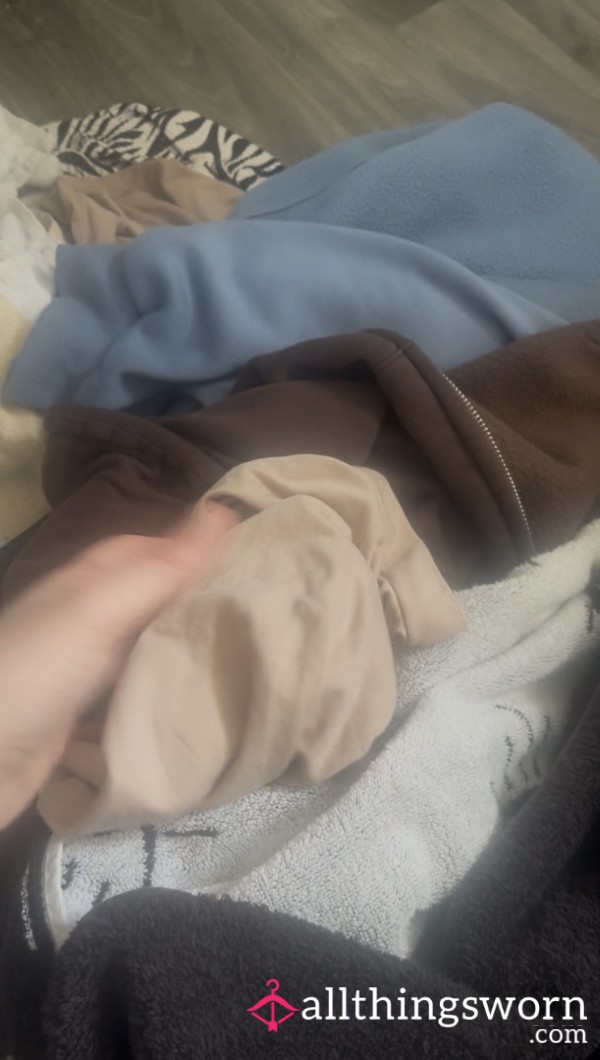 Rummaging Through My Twins Dirty Washing Basket / Sneaking Through My Sisters Dirty Clothes / I Took My Twin Sisters Panties 🫢