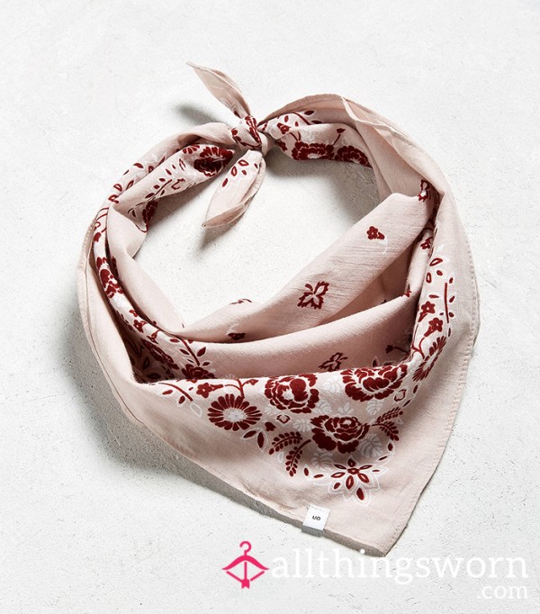 Ryvanna's Embrace: Worn Scarves And Bandanas Of Power