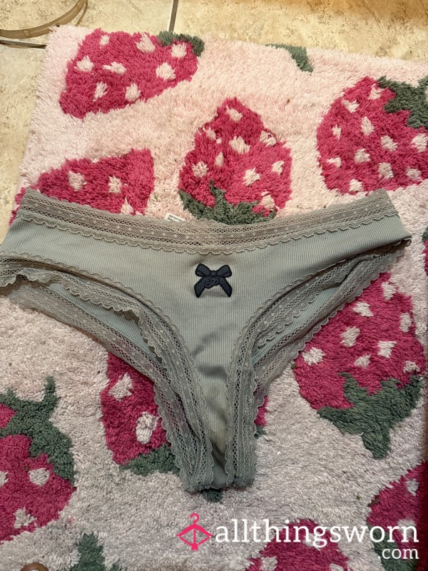 Sage-Green Cheekys
