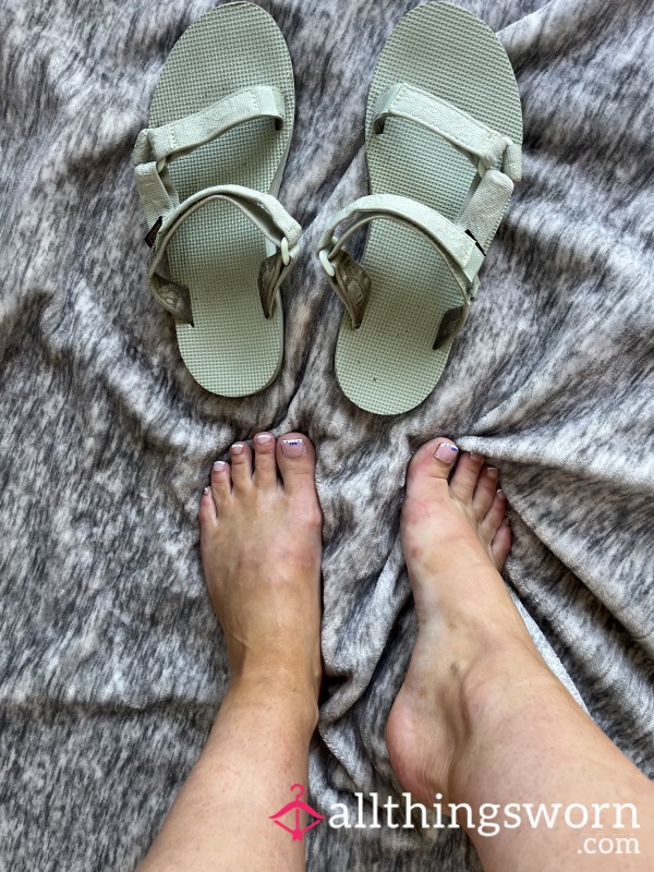 Sage Green S**y Strappy Teva Sandals 🩴
