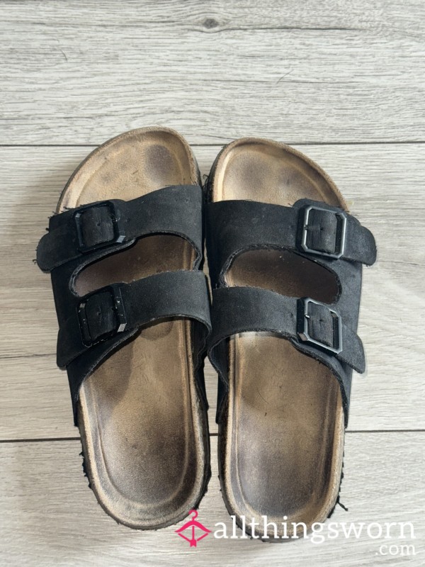 Heavily Worn Black Sandals🖤