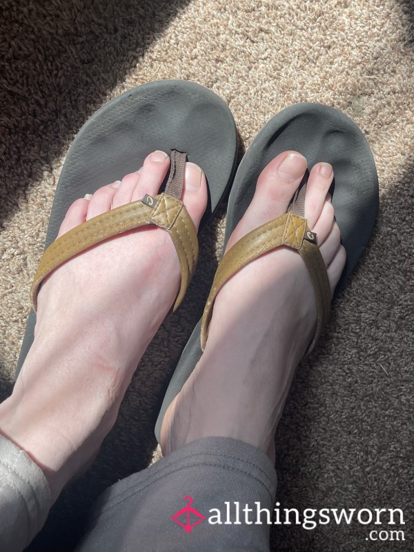 Sandals Worn For 3 Years, Has Toe Indents