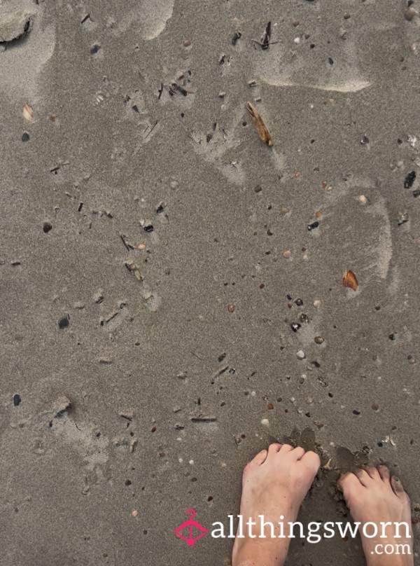 Sandy Beach Feet 🐚 🦶