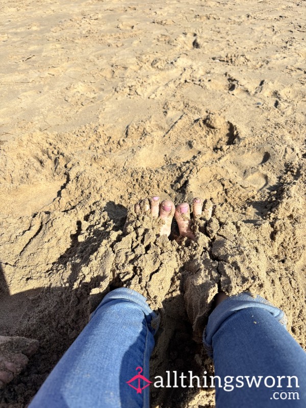 Sandy Toes Breaking Free  👣