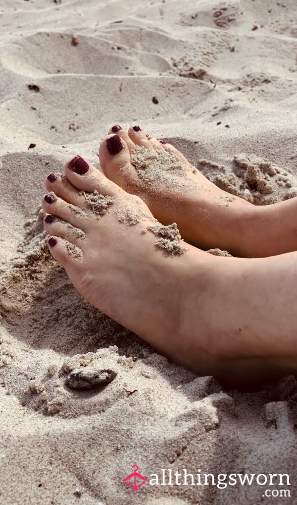 Sandy Toes Tease - Playing With My Bare Feet In The Sand. (2:27 Min)