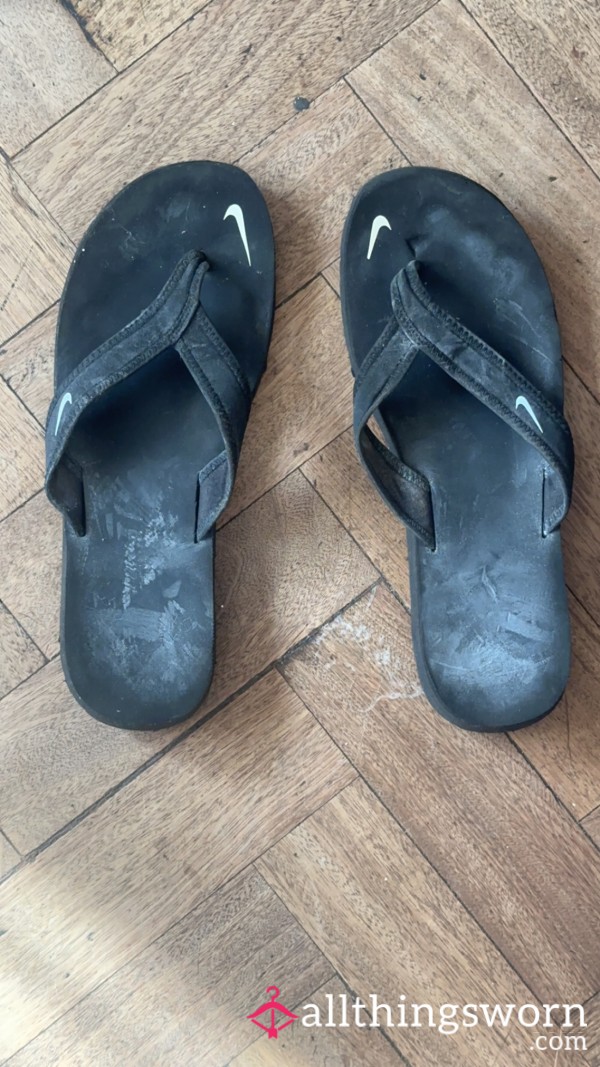 Sandy Used Nike Flip Flops