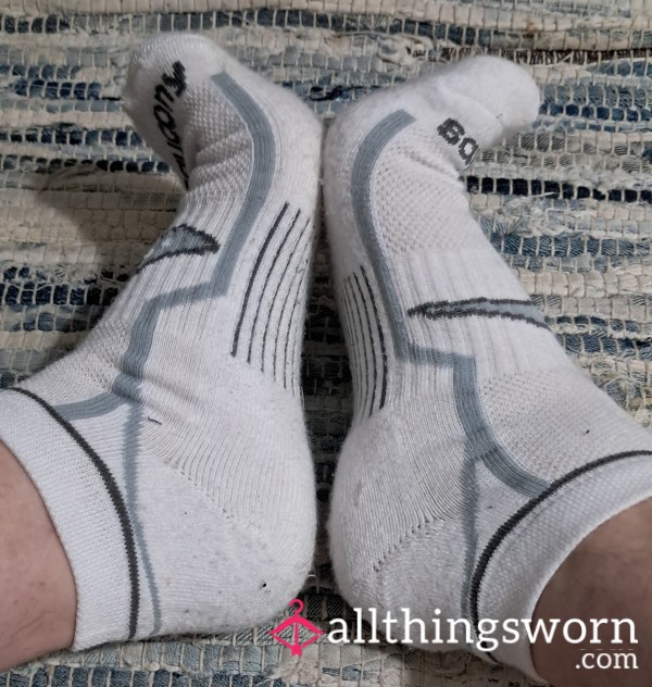 Saucony (men's) White Ankle Sports Socks. $17 For 2 Days.  $30 For A Week!