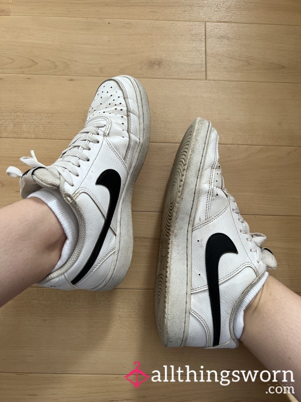 Schmutzige Nike Schuhe