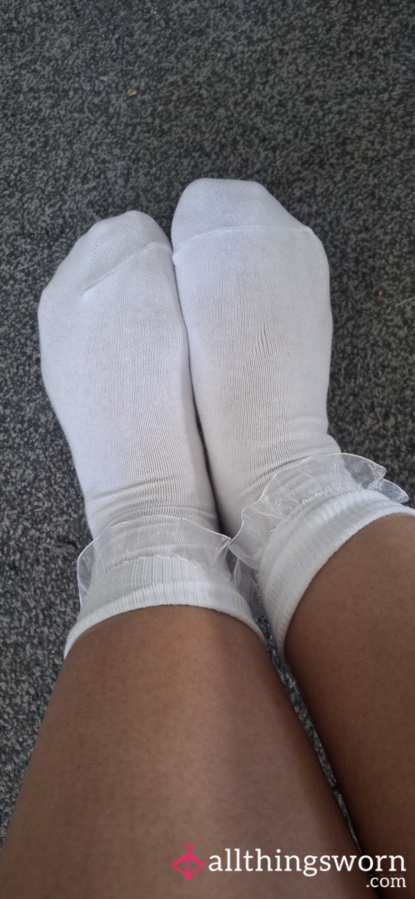 School Girl Frilly Socks 👣