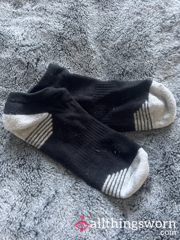 Scruffy Well Worn Trainer Socks